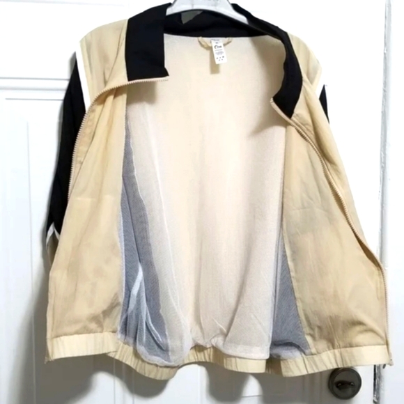 ZYIA Active Color Block Light Jacket  Size: XL. - Picture 7 of 11